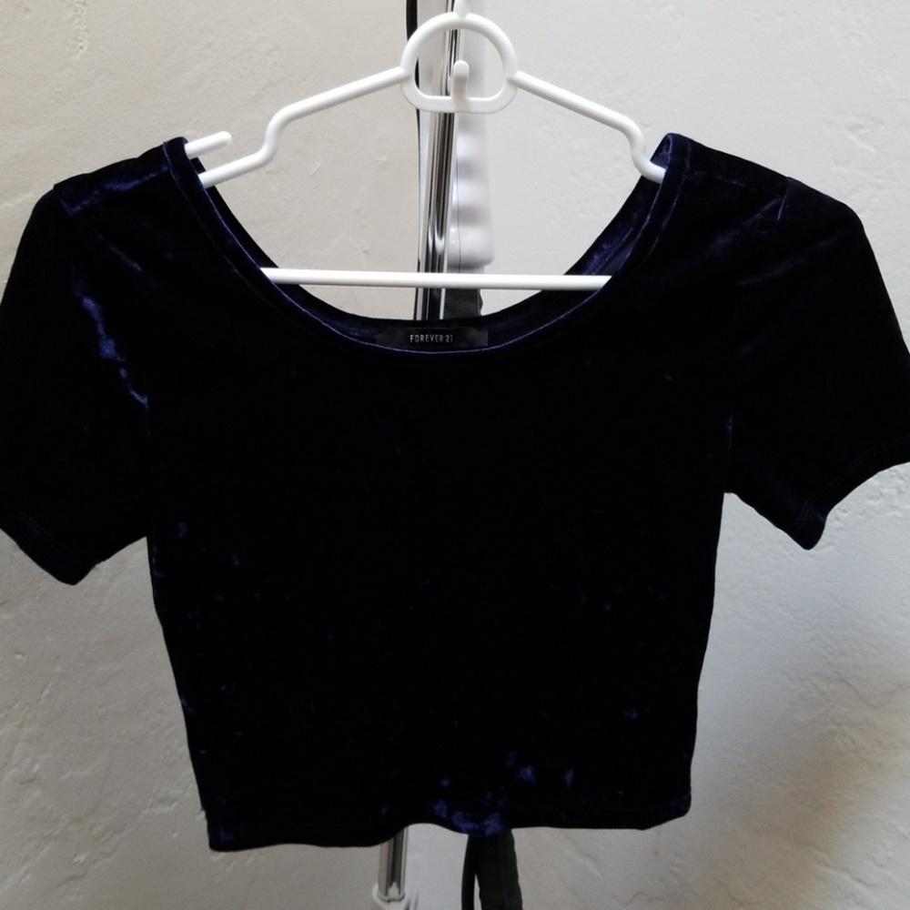 **NEW NEVER WORN** MIDNIGHT BLUE VELVET CROP TOP